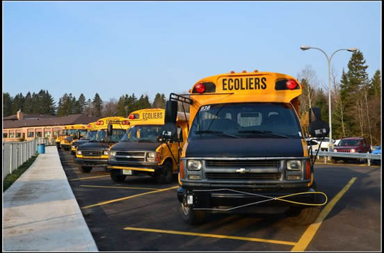 在加拿大千萬別“冒犯”校車