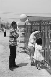 女童放學路上被碾壓 校車未送醫(yī)院半路將其扔下 女童放學路上被碾壓 校車未送醫(yī)院半路將其扔下