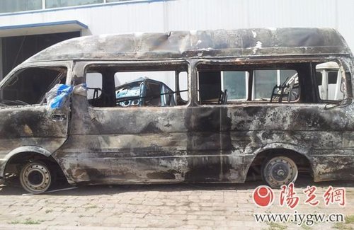 寶雞市:通村客運車充當(dāng)校車自燃 5幼兒脫險司機受傷 寶雞市:通村客運車充當(dāng)校車自燃 5幼兒脫險司機受傷