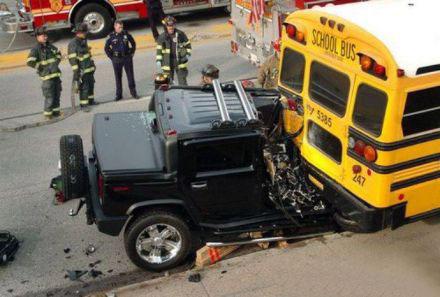 從悍馬撞美國校車 看河南校車起火的悲劇