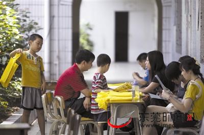 東莞:十年民校停辦 八百學(xué)生尋“出路” 東莞:十年民校停辦 八百學(xué)生尋“出路”