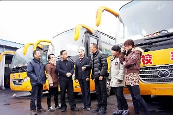 乘客貼心的“王班長(zhǎng)”(圖) 乘客貼心的“王班長(zhǎng)”(圖)