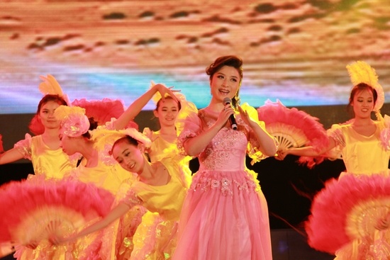 群星獻(xiàn)歌“校車公益行動(dòng)” 劉媛媛唱響關(guān)愛(ài)心聲（圖）