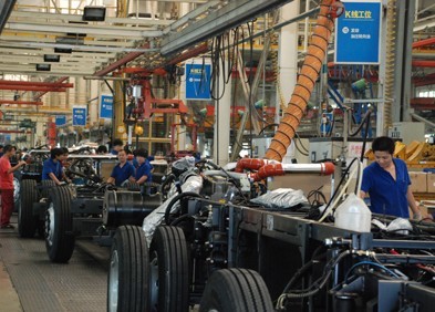 印象河南 采訪團(tuán)走入宇通客車生產(chǎn)第一線