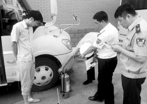 東陵：127輛校車昨天挨個“過篩子”(圖)