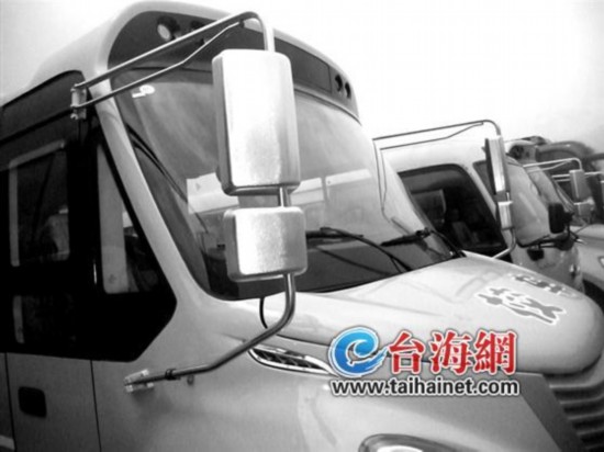 四問新校車掛牌 掛牌到底誰說了算？