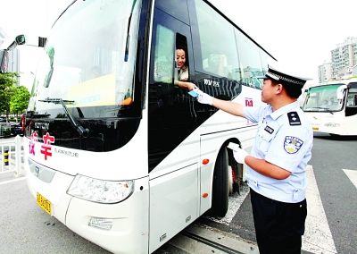 新買校車將發(fā)專門校車標(biāo)牌/ 新買校車將發(fā)專門校車標(biāo)牌