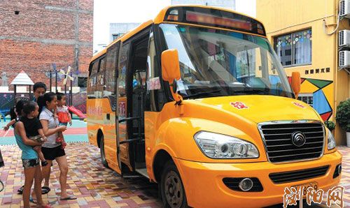新學期，瀏陽增加30臺“牛鼻子”校車(圖)