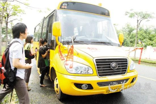 深圳：大鼻子屈指可數(shù) 舊校車(chē)仍唱主角