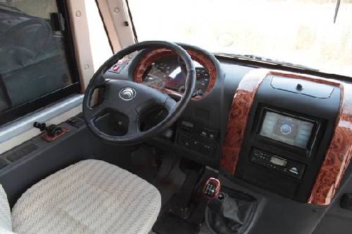 小校車破解大難題 宇通B照小校車化解校車司機(jī)匱乏窘境