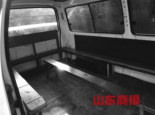 濟(jì)南最牛超載校車 核載5人塞進(jìn)21名小學(xué)生 濟(jì)南最牛超載校車 核載5人塞進(jìn)21名小學(xué)生