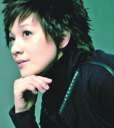 武漢昨天“開”出公益《校車》 柯以敏跨界獻舞 武漢昨天“開”出公益《校車》 柯以敏跨界獻舞