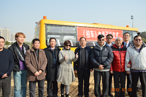 柯以敏投拍公益電影《校車(chē)》武漢開(kāi)機(jī)