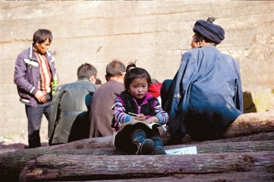 蓋學(xué)校買校車當(dāng)老師 山區(qū)支教6年投入60萬