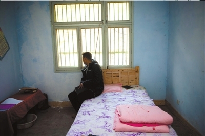 □蓋學(xué)校買校車當(dāng)老師□山區(qū)支教6年投入60萬 國(guó)安老隊(duì)員灑愛山那邊