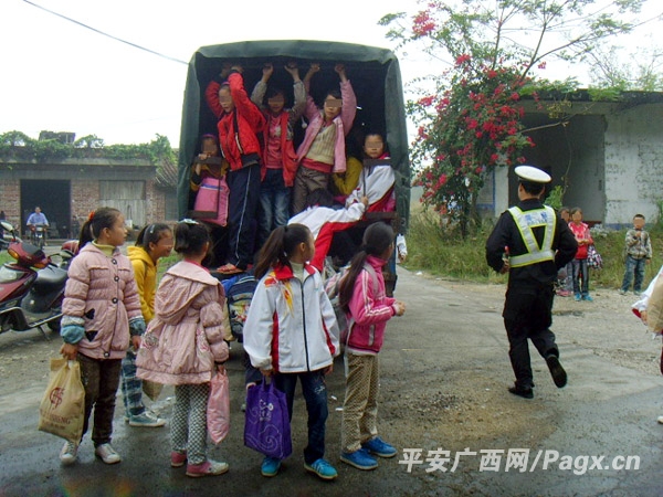 三輪貨車(chē)充當(dāng)校車(chē)超員超載被從重處罰/ 三輪貨車(chē)充當(dāng)校車(chē)超員超載被從重處罰