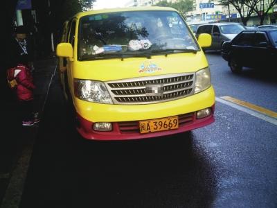 福州最重校車罰單 違規(guī)校車上路被罰2.1萬元 被查獲的違規(guī)校車