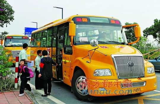 在順德，樂(lè)從率先使用長(zhǎng)鼻子校車(chē)，勒流招標(biāo)校車(chē)會(huì)否也用這種醒目的校車(chē)？ 南都資料圖