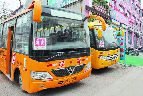 鄭州備案校車僅985輛 缺錢、缺路權(quán)難題急需解決