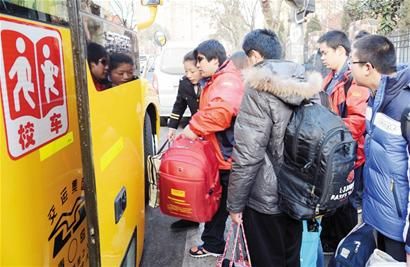 “大鼻子”校車加長途車愛心接力(圖) “大鼻子”校車加長途車愛心接力