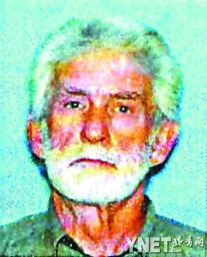 美疑犯槍殺校車司機(jī)劫持幼童 已與警方對(duì)持4天 美疑犯槍殺校車司機(jī)劫持幼童 已與警方對(duì)持4天