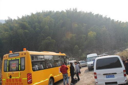 不達標將停運 校車必安裝衛(wèi)星定位裝置