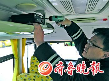 青島校車率先使用北斗導航 乘車信息發(fā)給家長 點擊瀏覽下一張