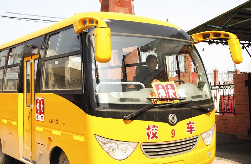 持B照、C照開校車 江陵一校車公司司機(jī)駕照資質(zhì)不達(dá)標(biāo)