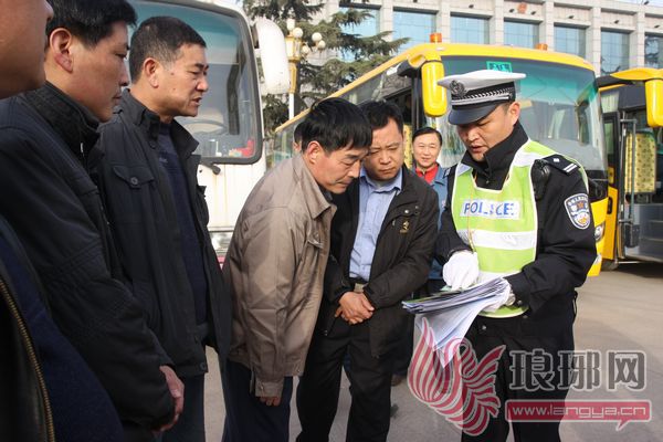 臨沂檢查18輛校車均不合格 20天不整改將停運(yùn) 臨沂檢查18輛校車均不合格 20天不整改將停運(yùn)