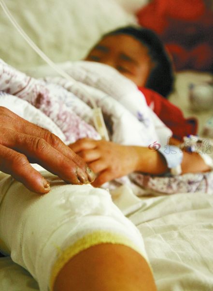 澠池:一幼兒園面包車側(cè)翻致多傷 教育局否認(rèn)是校車 點(diǎn)擊圖片查看下一頁(yè)