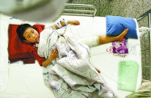 澠池:一幼兒園面包車側(cè)翻致多傷 教育局否認(rèn)是校車 點(diǎn)擊圖片查看下一頁(yè)