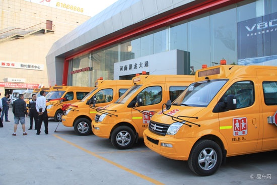 上汽大通MAXUS V80愛心助力光山學(xué)校 上汽大通MAXUS V80愛心助力光山學(xué)校