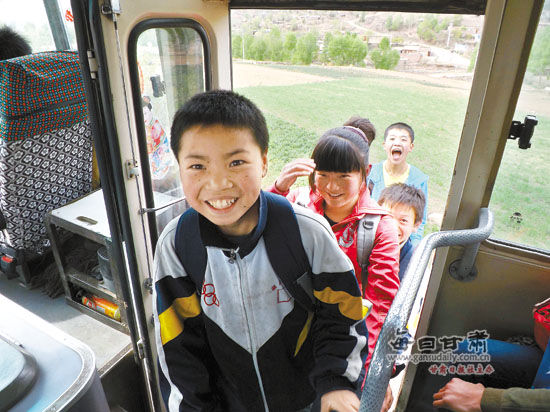 蘭州嘗試校車運(yùn)營(yíng)新模式農(nóng)村配備校車專業(yè)化才是最終出路