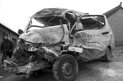 甘肅校車事故責(zé)任人服刑獄中死亡 家屬疑另有隱情