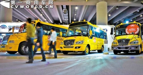 宇通校車(chē)?yán)塾?jì)銷(xiāo)量突破10000輛/ 宇通校車(chē)?yán)塾?jì)銷(xiāo)量突破10000輛