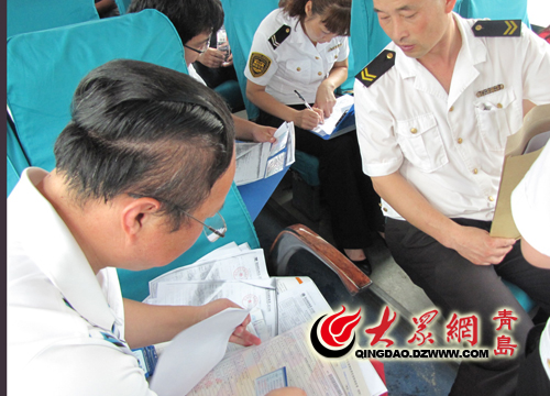 青島:黃島區(qū)將實現(xiàn)溫馨校車全覆蓋 青島:黃島區(qū)將實現(xiàn)溫馨校車全覆蓋