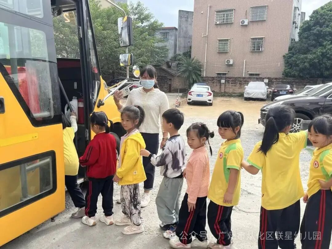 安全“童”行 護(hù)航成長(zhǎng) —— 聯(lián)星幼兒園校車安全疏散演練 安全“童”行 護(hù)航成長(zhǎng) —— 聯(lián)星幼兒園校車安全疏散演練