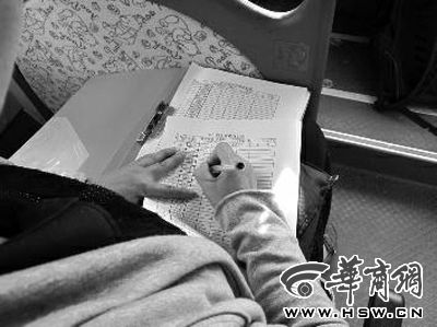 校車“特權(quán)”有名無(wú)實(shí) 上路難獲尊重少有車輛避讓 校車“特權(quán)”有名無(wú)實(shí) 上路難獲尊重少有車輛避讓