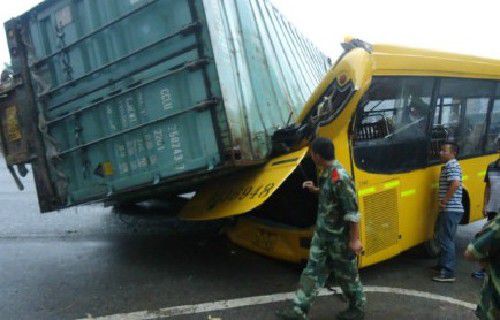 東莞校車追尾事故——保險理賠 東莞校車追尾事故——保險理賠