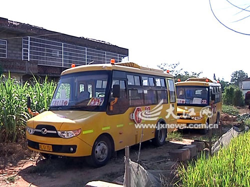 大鼻子校車為何辦不到校車標(biāo)牌 鷹潭10多家幼兒園遇難題 大鼻子校車為何辦不到校車標(biāo)牌 鷹潭10多家幼兒園遇難題