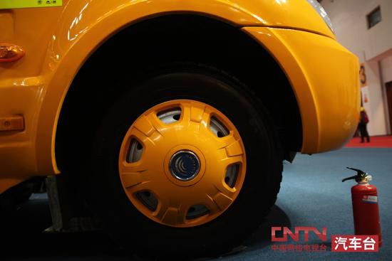 防微杜漸，如何檢查校車輪胎