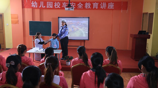《校車安全》鄭州看片會 關注校車安全關愛孩子成長 《校車安全》劇照