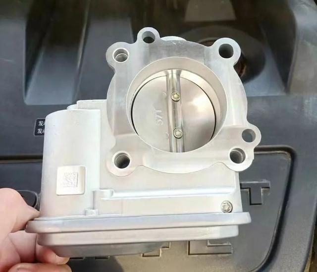 校車發(fā)動機節(jié)氣門的保養(yǎng)方法，你能自己清洗嗎？