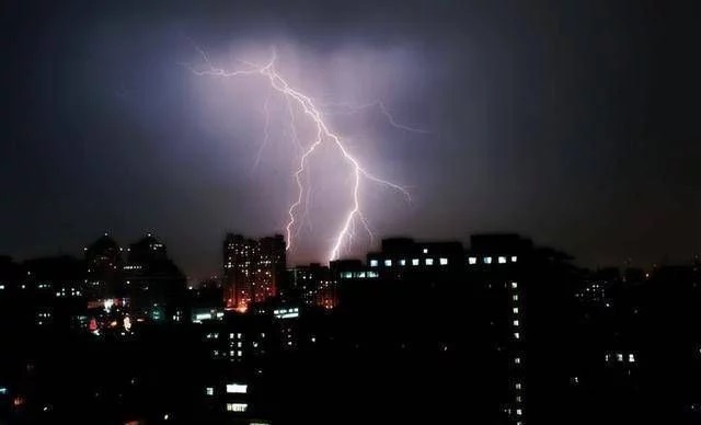 校車加油時應(yīng)注意哪些安全措施/ 校車加油時應(yīng)注意哪些安全措施