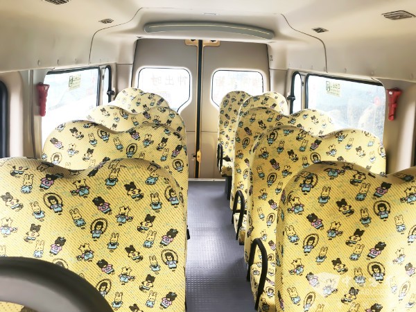 用責(zé)任與愛心占領(lǐng)教育高地 歐輝品質(zhì)校車進(jìn)“冰城”