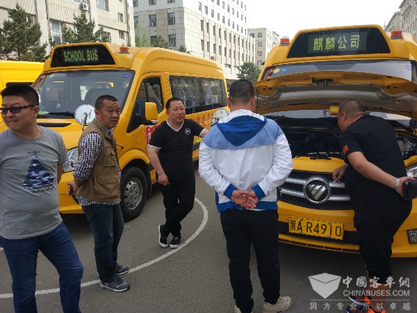 用責(zé)任與愛心占領(lǐng)教育高地 歐輝品質(zhì)校車進(jìn)“冰城”