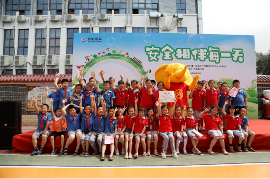 操場(chǎng)化身“校車賽道” 廈門金旅校園公益讓孩子們?cè)谟螒蛑惺斋@安全 操場(chǎng)化身“校車賽道” 廈門金旅校園公益讓孩子們?cè)谟螒蛑惺斋@安全