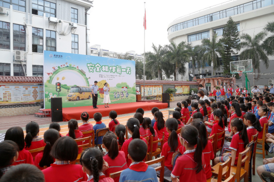 操場(chǎng)化身“校車賽道” 廈門金旅校園公益讓孩子們?cè)谟螒蛑惺斋@安全 操場(chǎng)化身“校車賽道” 廈門金旅校園公益讓孩子們?cè)谟螒蛑惺斋@安全