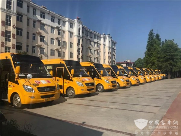 情系留守兒童，“百城千?！卑矂P校車公益行為愛再出發(fā)