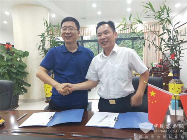 安全護(hù)航不停歇!中通客車打造的又一校車銷售范本 安全護(hù)航不停歇!中通客車打造的又一校車銷售范本